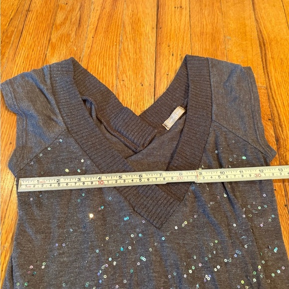 ✨ Twenty One Gray Sequin V-Neck Sweater Top - Picture 5 of 6